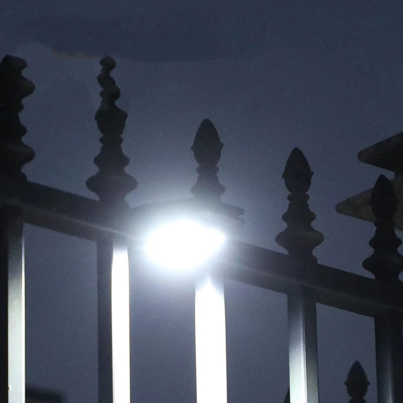 🌿 Solar clip light with motion sensor – 🔥Buy 2 now, get 1 free! Perfect for gardens, balconies, and patios! 🏡✨